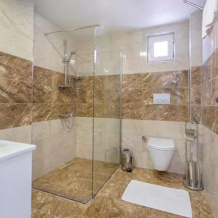 Ξενοδοχείο με διαμερίσματα Bayram 4*