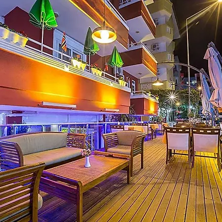 拜拉姆公寓酒店 4* 阿拉尼亚