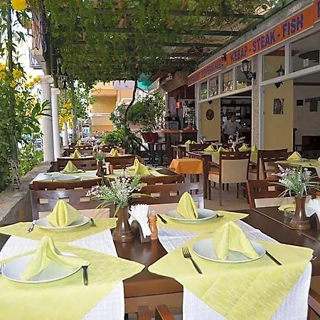 拜拉姆公寓酒店 公寓式酒店 阿拉尼亚