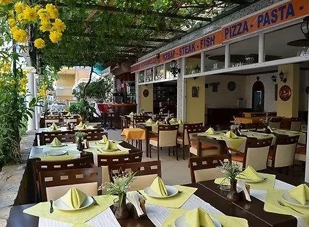 拜拉姆公寓酒店 4* 阿拉尼亚