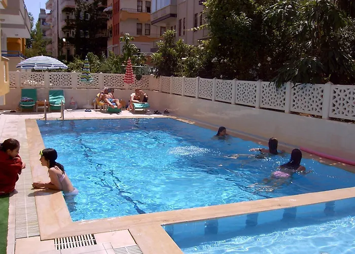 Lägenhetshotell Bayram 4*